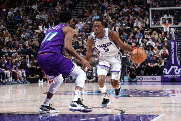 bob半岛体育平台-末节22分带走胜利！福克斯成本赛季联盟关键球之王