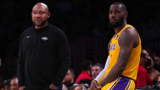 bob半岛体育-两场打完三分球85投19中，湖人将帅还要坚持投下去