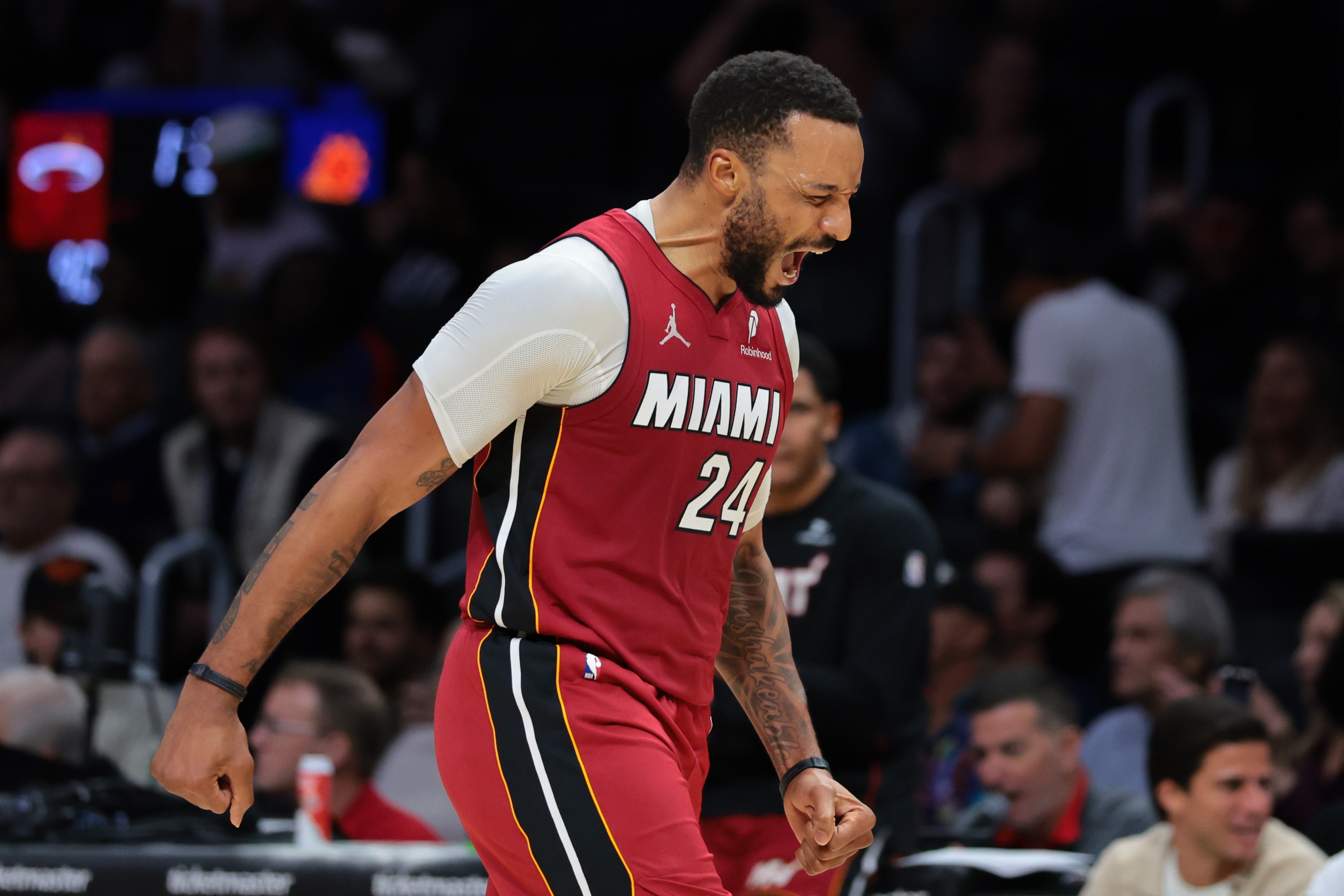 bob半岛体育-鲍威尔:附加赛首轮打黄蜂像抢七大战 赢球晋级输球回家