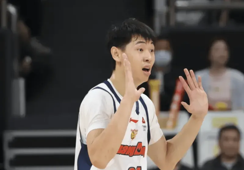 bob半岛体育官网-崔永熙全场出战17分钟，投篮2中1得到2分4篮板